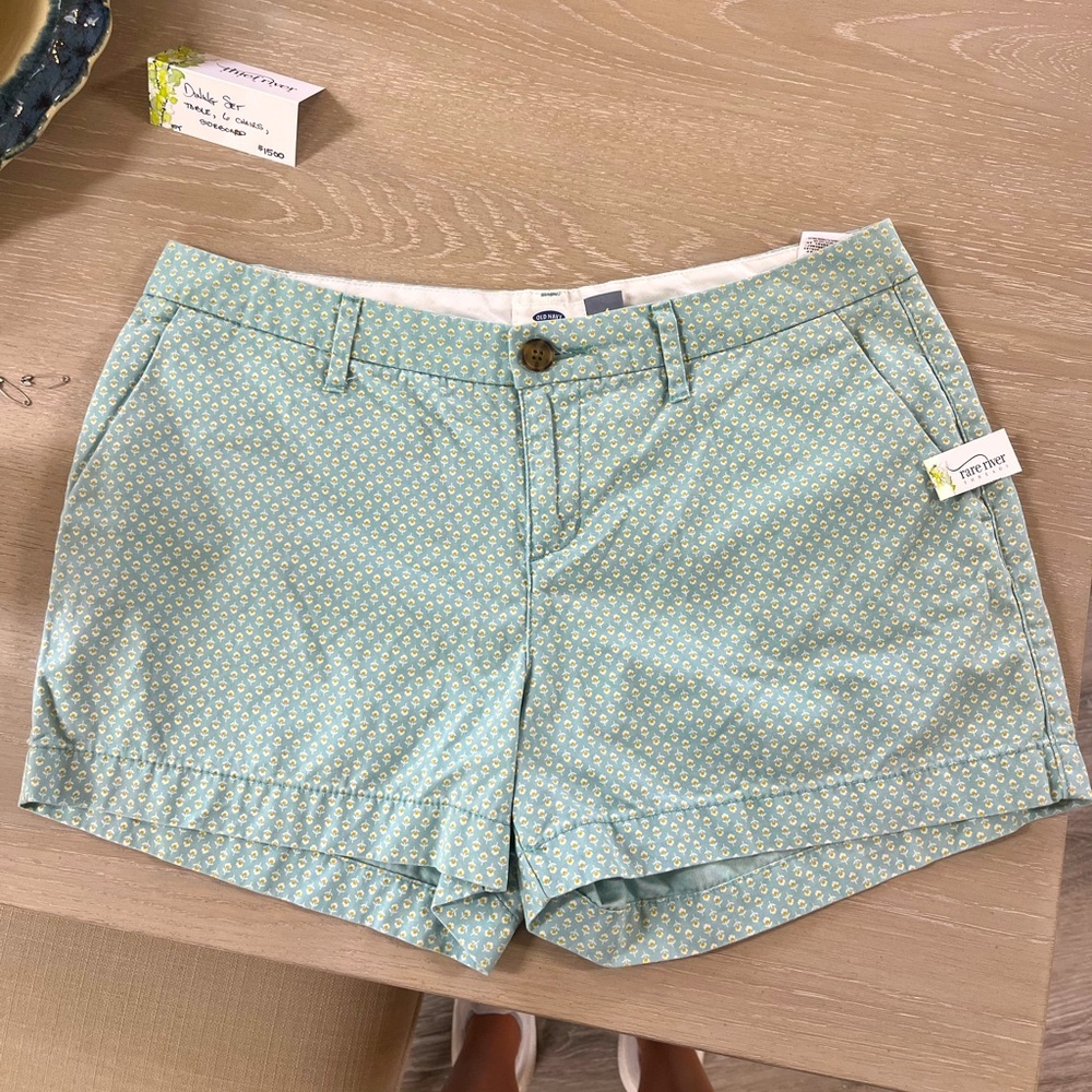 Old Navy daisy & aqua shorts